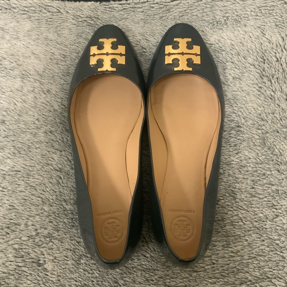 Tory Burch Glossy Flats with Gold Emblem - Picture 5 of 9